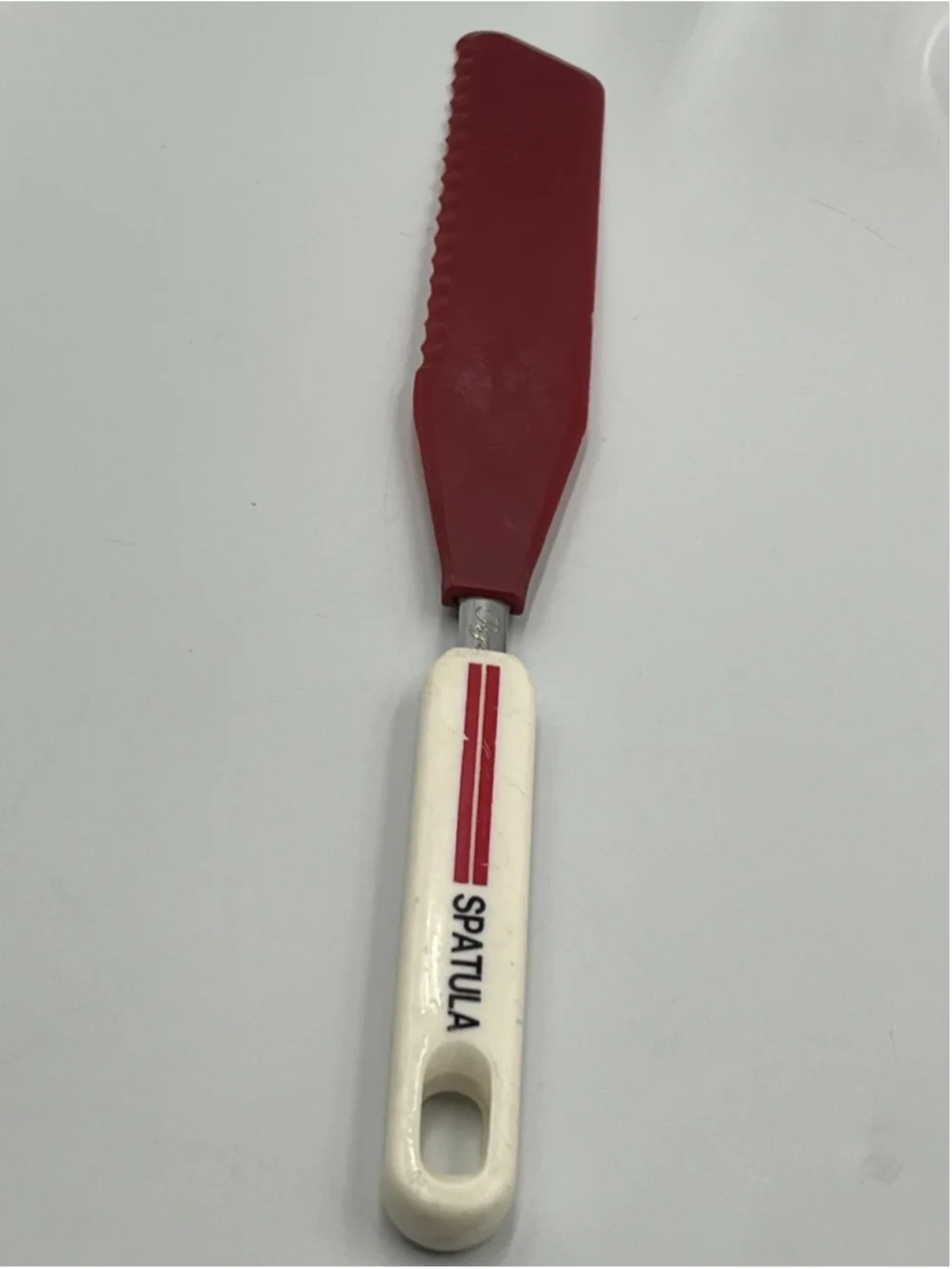 RARE VINTAGE ROGERS Co NYLON LONG ICING SPREADER RED JAPAN W/PYREX MEASURECUP